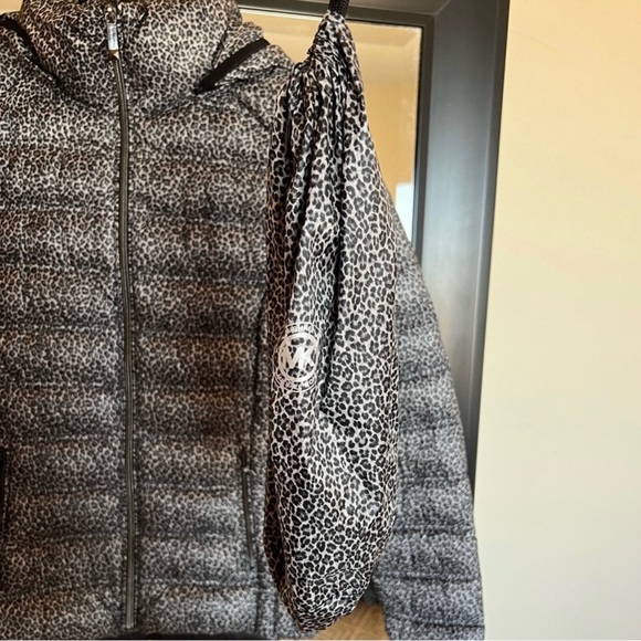 NWOT Michael Kors Animal Print Packable Hooded Down Puffer - Picture 5 of 5